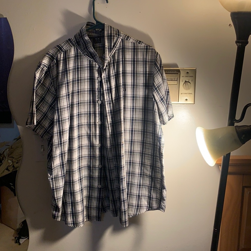 Oakley shirt